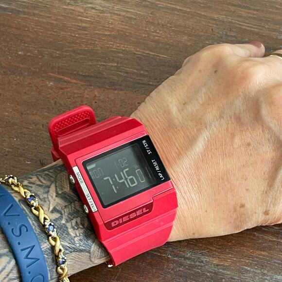 DIESEL Red Digital Sports Chronograph Watch 38mm DZ-7133 Working/Tested - Picture 9 of 12